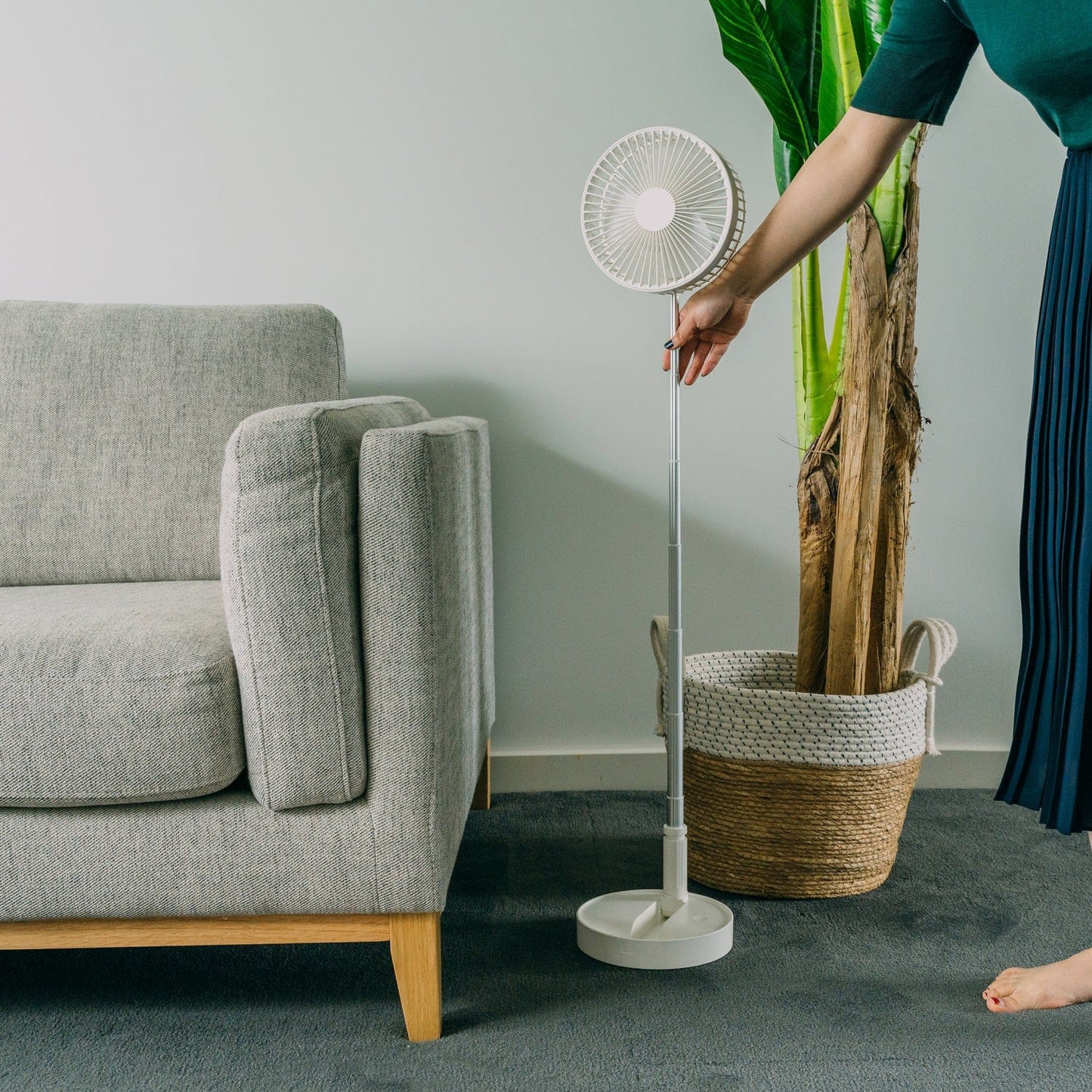 Telescopic foldable recharge fan