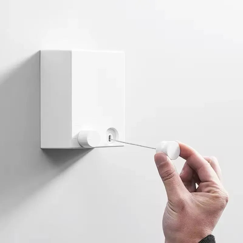 Indoor /outdoor adjustable lock cloth line